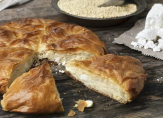 Λαχταριστή επτάφυλλη τυρόπιτα με κασέρι και φέτα!