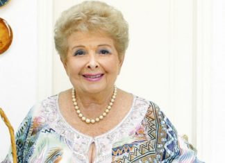 Βέφα Αλεξιάδου: Κέικ με μπανάνα και κανέλα! Μαζί με φουντούκι η συνταγή απογειώνεται!