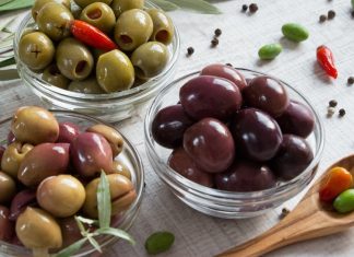 20 λόγοι για τους οποίους πρέπει να αρχίσετε να τρώτε ελιές τώρα