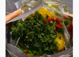 Βάζει σε μια σακούλα αυγά και λαχανικά, στη συνέχει τη βουτάει σε βραστό νερό – Το αποτέλεσμα θα σας εκπλήξει!