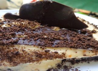Θεϊκό και γρήγορο γλυκό ψυγείου με τριμμένο oreo και κρέμα Φιλαδέλφεια
