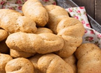 Βάλε λεμόνι και μαστίχα και φτιάξε τα πιο νόστιμα κουλουράκια της Αργυρώς Μπαρμπαρίγου