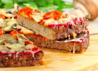 Αρχικά φαίνεται σαν μια συνηθισμένη πίτσα, αλλά μόλις προσeξαμε τη ζύμη; Μείναμε με ανοιχτό το στόμα!