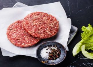 Το τελευταίο υλικό που βάζετε στα μπιφτέκια σας είναι το αλάτι; Δείτε για ποιο λόγο αυτό είναι μέγα λάθος!