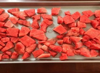 Όλοι λατρεύουμε τα Καρπούζι αλλά αφού είδαμε αυτή την καταπληκτική Συνταγή, δεν θα το ξανά φάμε με άλλο τρόπο!