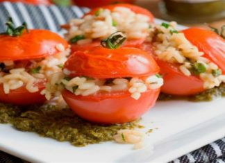 Αδειάζετε τις ντομάτες για τα γεμιστά σας με κουτάλι; Μην το ξανακάνετε ποτέ!