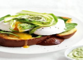 Το πιο κολασμένο brunch – Φτιάξε τοστ με μπριος, αυγά ποσέ και σώς