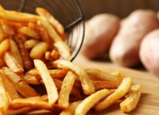 Πριν τηγανίσετε τις πατάτες σας βάλτε τις στο φούρνο μικροκυμάτων – Δεν θα τις ξαναφτιάξετε με άλλο τρόπο