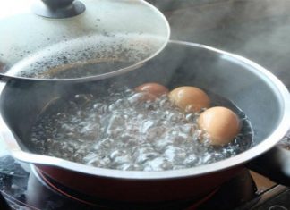 Το απόλυτο μυστικό για να μη σας σπάνε τα αυγά όταν τα βράζετε