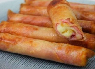 Μπουρεκάκια με λιωμένο κασέρι και γαλοπούλα