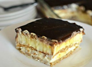 Ανάλαφρο γλυκό ψυγείου με κράκερς σαν σοκολατένιο μιλφέιγ