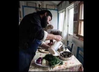 Η μυστική συνταγή από το Άγιο Όρος για τα καλύτερα γεμιστά – Βάλτε στις ντομάτες…