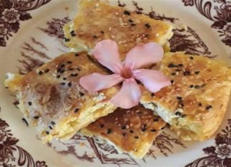 Τυρόπιτα με κρέμα μπεσαμέλ και γιαούρτι