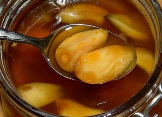 Για 7 συνεχόμενες μέρες έτρωγε κάθε πρωί μέλι & σκόρδο με άδειο στομάχι. Δείτε τι του συνέβη! (video)