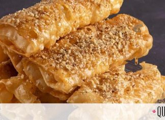 Ο Άκης Πετρετζίκης φτιάχνει πεντανόστιμες δίπλες