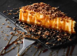 Salted Caramel Cheescake: Η συνταγή που θα μοιράσει πολλαπλά «εγκεφαλικά»