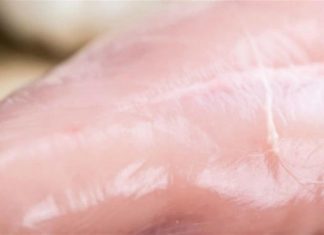 Μην αγοράζετε φιλέτα κοτόπουλου που έχουν αυτή την εμφάνιση