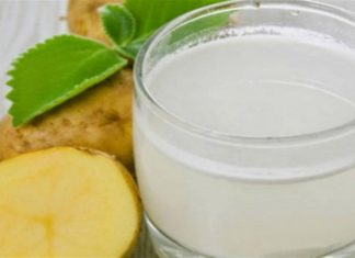 Ανακατεύει γάλα, μέλι και πατάτα σε ένα μπολ – Αυτό που φτιάχνει είναι απίστευτο