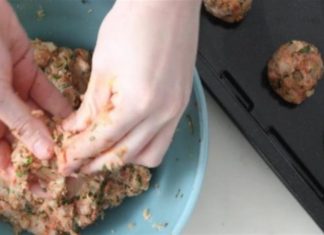Αυτό είναι το μυστικό για τα πιο ζουμερά κεφτεδάκια που φάγατε ποτέ!