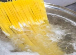 Θαυματουργή: Η χρήση του νερού από το μαγείρεμα που κάνει τέλειο το πιάτο σου με τα μακαρόνια