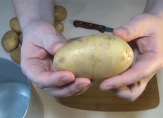 Σας ταλαιπωρεί το ξεφλούδισμα της πατάτας; Με αυτό το κόλπο θα τις καθαρίζετε με ελάχιστες κινήσεις (Video)