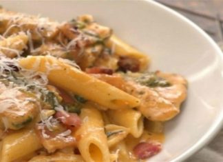 Πένες κοτόπουλο με κρέμα γάλακτος και μπέικον – Η καλύτερη συνταγή για μακαρόνια που φάγατε ποτέ