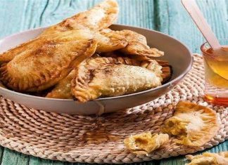 Ραφιόλια Πάρου από την Αργυρώ Μπαρμπαρίγου – Παραδοσιακή συνταγή με μυζήθρα και κανέλα