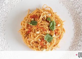 Συνταγή για σαλάτα με καρότο και σάλτσα φιστικοβούτυρο