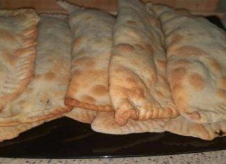 Σπανακοτυρόπιτες της γιαγιάς