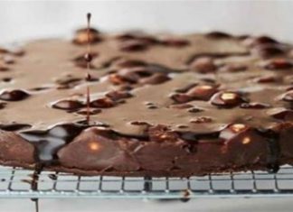 Σοκολατένιο γλύκισμα με Maltesers και ζαχαρούχο γάλα χωρίς ψήσιμο