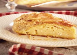 Πρωτοχρονιάτικη τυρόπιτα Μακεδονίας – Εύκολη και λαχταριστή