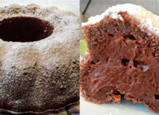 Υγρό κέικ γεμιστό με σοκολάτα και άχνη ζάχαρη έτοιμο στο τσακ μπαμ