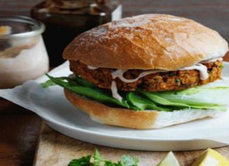 H πιο λαχταριστή παραλλαγή για burger που την κάνουν όλοι – Συνταγή με γλυκοπατάτα και ρεβίθια