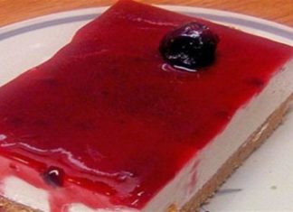 Γλυκό ψυγείου με γιαούρτι και μπισκότα