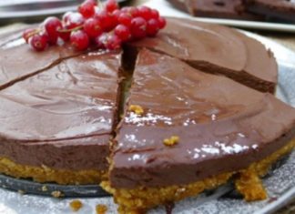 Πανεύκολο σοκολατένιο γλυκό ψυγείου με 4 μόνο υλικά