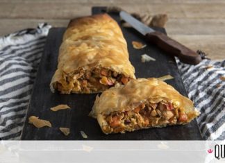 Κοτόπιτα σε ρολό από τον Άκη Πετρετζίκη