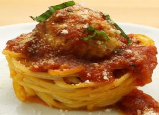 Πρωτότυπη συνταγή για muffin με κεφτεδάκια και μακαρόνια που θα σας ξετρελάνει!