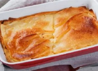 H “παχουλή”, χλιδάτη τυρόπιτα με μπεσαμέλ