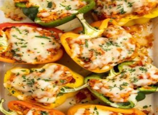 Χρωματιστές πιπεριές γεμιστές με κοτόπουλο να σας τρέχουν τα σάλια!