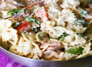 Νόστιμη σαλάτα ζυμαρικών με μπέικον, μουστάρδα & λευκό ξύδι!