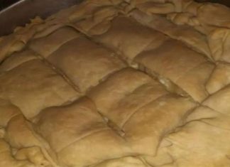 Παραδοσιακή τυρόπιτα με ελάχιστα υλικά