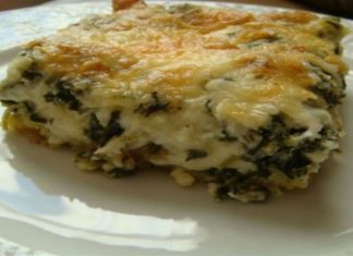 Λαχταριστή και πανεύκολη πίτα με τυρί και σπανάκι χωρίς φύλλο