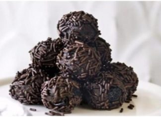 Πεντανόστιμα τρουφάκια σοκολάτας με μόνο 4 υλικά!