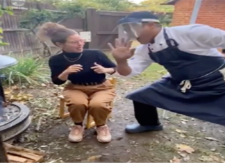 Τρελό γέλιο! Η Λίλα Μπακλέση μιλάει σαν εξωγήινο και μαγειρεύει συνταγές από…