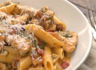 Πένες Κοτόπουλο με Κρέμα Γάλακτος και Μπέικον. Η Καλύτερη Συνταγή για Ζυμαρικά που Φάγατε Ποτέ!