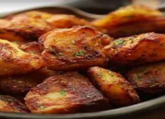 Η συνταγή με το μυστικό υλικό για τις απόλυτες πατάτες φούρνου που πρέπει να μάθετε