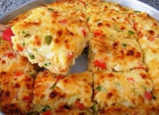 Εύκολη, αφράτη πίτα σαν σουφλέ με πατάτες και πιπεριές: Αυθεντική σμυρνέικη συνταγή για όλη την οικογένεια