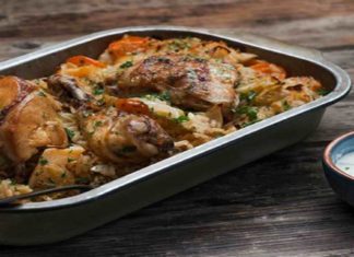 Ζουμερό κοτόπουλο στο φούρνο με ρύζι από την Αργυρώ Μπαρμπαρίγου