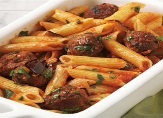 Πεντανόστιμες πένες με κεφτεδάκια σε σάλτσα ντομάτας από μελιτζάνα – Συνταγή κόλαση από την Αργυρώ Μπαρμπαρίγου