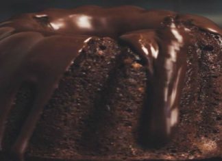 Φτιάξε κέικ σοκολάτας με μερέντα και ρίξε μαγειρική σόδα – Το μυστικό που κάνει μοναδική την συνταγή